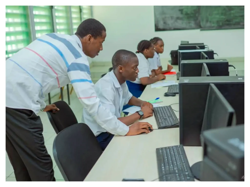 Photo de jeunes gabonais en formation durant les tech camp africa digiempower au gabon